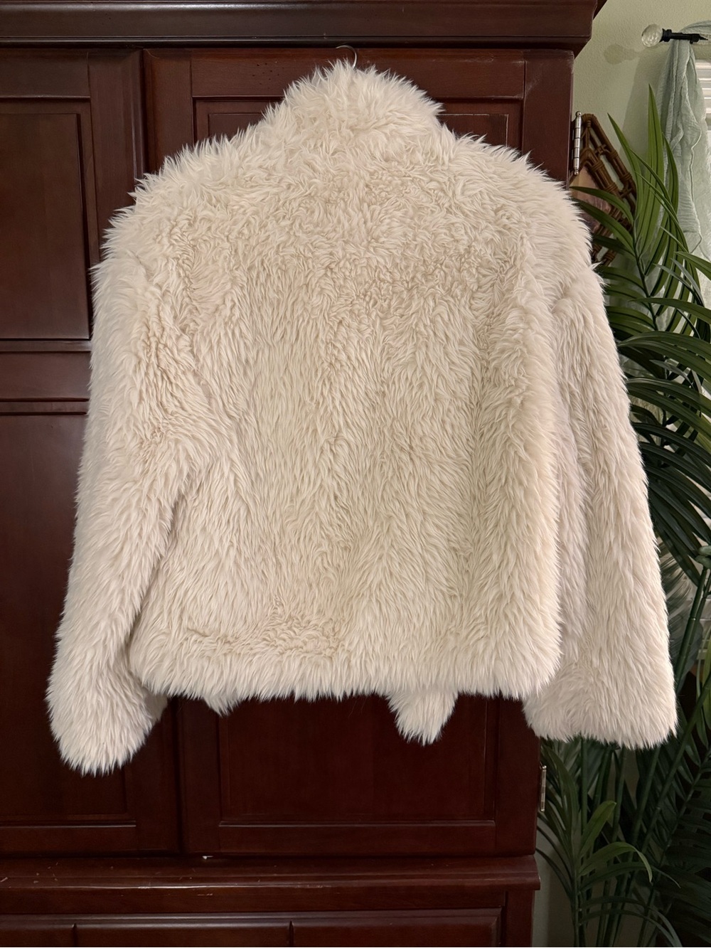 Love Tree Faux Fur White Coat - Picture 2 of 2